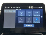 ブルートゥースに接続することにより、スマホに入ったお気に入りの音楽を車内で楽しむことができます♪あると本当に便利な機能になっています!