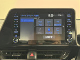 【純正8インチディスプレイオーディオ】大画面で高い視認性を誇るディスプレイオーディオ。AppleCarPlay、AndroidAutoにも対応。