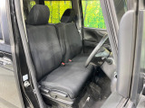 運転席シート廻りは使用感も少なく、良好な状態となっています。前オーナー様が丁寧に使っていたことがよくわかりますね。