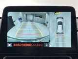 バックカメラの他に上から見下ろしたような画像が見れるアラウンド(全方位)モニター。前後左右を把握できる、すごい機能が装備されています!