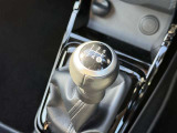 5速マニュアル車です。お車を操作する感覚を楽しめます☆
