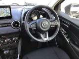 ドライバーが心に余裕をもって運転に集中できること、助手席や後席からもすっきりと前を見通せる空間の起点となり、全員が安心してドライブを楽しめることをモットーにシンプルなレイアウトとなっています。