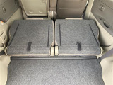後席を格納すると、これだけの広さが!シーンに合わせたシートアレンジで、大きな荷物も積むことが出来ます♪