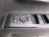 ドアミラーの鏡面の調節、格納は運転席からすべて操作できます!
