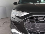 ●Audiが最初に採用したLEDポジショニングランプ。シャープなラインで昼間でも点けていたいと思うほど上品でオシャレです。夜間走行時はさらに目立ちます!
