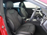 Audi車はどの車種も全てレザーハンドルです。そこにはAudiのこだわりがあり質感の高いレザーでしっかりと手に馴染み、高級感を演出します。