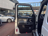 【メモリー付きパワーシート】3名までのシートポジションを記憶できるパワーシート!運転席のみ、ドアミラー・ステアリング位置も記憶可能です。高速道路などでの、運転交代時などに便利な機能です☆