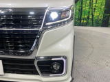 【LEDヘッドライト】悪天候や夜間走行時も良好な視界を確保し安心して運転できる高輝度LEDヘッドライトを装備!点灯速度が早く、消費電力も抑えられています。