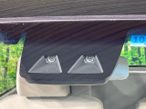 【スマートアシスト】走行中に前方の車両等を認識し、衝突しそうな時は警報とブレーキで衝突回避と被害軽減をアシスト。より安全にドライブをお楽しみいただけます。