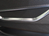 Bang&Olufsenサラウンドシステム『デンマークが世界に誇る高品質サラウンドシステム。クリアでダイナミック。そして臨場感溢れる上質なサラウンドサウンドをドライブ中にご体感いただけます。』