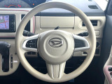 インテリアに合わせたデザインのステアリングは、運転される方のことも考え、運転しやすい形状、大きさです。是非一度、実際に触ってお確かめください。