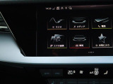 スマートフォンとAudiをUSBケーブルを介し接続。AppleのCarPlayやAndroid Autoのアプリを通じて、スマートフォンのコンテンツをMMIディスプレイに表示します。