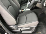 運転席シートリフター!ご自分の好きなシートポジションが取れるので運転が楽しくなりますし疲れにくいです。