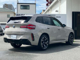 スタイリッシュなリアビュー。リアフォグランプを採用し、悪天候の走行時に後続のドライバーにし車両を示します。デザインだけではなく、安全面にも抜かりが無いBMWで駆け抜ける喜びを体感下さい。
