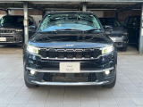 jeep伝統の7スロットグリルです。