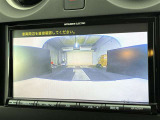 車庫入れもお任せのバックカメラが付いて、後方確認もラクラク♪安全に車庫入れも可能です。便利な機能ですが、バックカメラを過信せず、目視もお忘れなく。