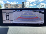 狭い場所での駐車やすれ違いなどでより的確な運転操作に役立つ360&deg;ビューモニターが装備されています。