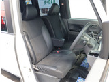 お車選びをお楽しみ頂けるよう、在庫車の展示スペースを十分に確保しております。