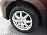 かっこいいホイールですね。 車のイメージを大きく左右するホイール部分はコダワリを持ちたいですね。