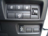 運転席右側には電動スライドドア等の各種スイッチがまとめられています!