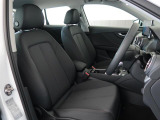 Audi車はどの車種も全てレザーハンドルです。そこにはAudiのこだわりがあり質感の高いレザーでしっかりと手に馴染み、高級感を演出します。