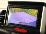 【バックカメラ】駐車時に後方がリアルタイム映像で確認できます。大型商業施設や立体駐車場での駐車時や、夜間のバック時に大活躍!運転スキルに関わらず、今や必須となった装備のひとつです!