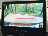 【バックカメラ】駐車時に後方がリアルタイム映像で確認できます。大型商業施設や立体駐車場での駐車時や、夜間のバック時に大活躍!運転スキルに関わらず、今や必須となった装備のひとつです!