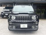 Jeepを象徴する7本の縦型グリルが印象的なフロントデザインです。
