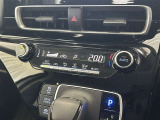 オートエアコンは温度を設定するだけで、自動で風量などを設定してくれます。運転しながら操作も必要ないので、安全性も向上します。