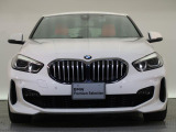 【キドニーグリル】BMWの代名詞。一目見ただけでBMWであると認識できる確固たるアイコンとして存在感を放ちます。