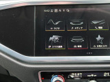 スマートフォンとAudiをUSBケーブルを介し接続。AppleのCarPlayやAndroid Autoのアプリを通じて、スマートフォンのコンテンツをMMIディスプレイに表示します。