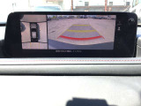 360&deg;ビューモニターでは前後左右4つのカメラ映像をさまざまな走行状況に応じて切り替えてセンターディスプレイに表示することで、駐車時や狭い道でのすれ違い時、見通しの悪い交差点進入時でも安心感を高めます