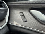 運転席のパワーシートには2パターンのメモリ機能付きです。