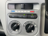 寒い冬も暑い夏も全席に快適な空調を届けてくれる、ダイヤル式エアコンを装備♪