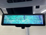 【デジタルインナーミラー】後席の大きな荷物や同乗者で後方が確認しづらい時でも安心!カメラが撮影した車両後方の映像をルームミラー内に表示。クリアな視界で状況の確認が可能です!