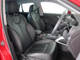 Audi車はどの車種も全てレザーハンドルです。そこにはAudiのこだわりがあり質感の高いレザーでしっかりと手に馴染み、高級感を演出します。