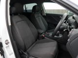 Audi車はどの車種も全てレザーハンドルです。そこにはAudiのこだわりがあり質感の高いレザーでしっかりと手に馴染み、高級感を演出します。