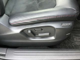 運転席10Wayパワーシート&ドライビングポジションメモリー機能付き