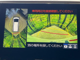 【パノラミックビューモニター】専用のカメラにより、上から見下ろしたような視点で360度クルマの周囲を確認することができます☆死角部分も確認しやすく、狭い場所での切り返しや駐車もスムーズに行えます。