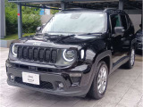 遠くから見てもひと目でJeepとわかるデザイン。アウトドアからフォーマルなシーンまでしっかりとこなします。