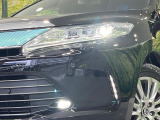 【LEDヘッドライト】悪天候や夜間走行時も良好な視界を確保し安心して運転できる高輝度LEDヘッドライトを装備!点灯速度が早く、消費電力も抑えられています。