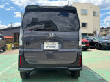 バック時目視しにくいクルマの周囲をカメラで映し出し、安全・安心駐車をサポート♪バックの苦手な方も後ろがハッキリ見えるので安心ですよ♪