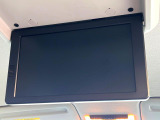 【フリップダウンモニター】大画面モニターで後席でもエンタメをお楽しみいただけます。小さなお子様にも大人気の装備です♪