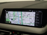 【純正ナビゲーション】BMWのナビゲーションは操作性も良く、詳細な地図情報と交通状況を見やすく表示し、快適なドライビングをサポートしながら目的地までナビゲートします。