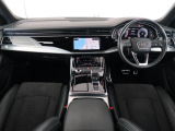 運転に必要な情報をメーター内に集約し、ドライバーの安全で快適な運転に寄与するアウディバーチャルコックピット。