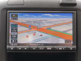 日産純正メモリーナビ(MJ123D-W)装備。便利な音声対話検索にくわえ、アプリで情報取得や動画視聴にスマホ活用対応、快適な画面操作と高音質なオーディオ再生。