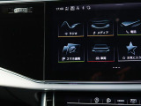 スマートフォンとAudiをUSBケーブルを介し接続。AppleのCarPlayやAndroid Autoのアプリを通じて、スマートフォンのコンテンツをMMIディスプレイに表示します。