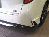 コーナーセンサーを車の前後に装備。障害物までの距離に応じて警告音を変えてお知らせ。縦列駐車時や駐車場・車庫などでの取り回しをサポートします。詳細は販売店スタッフまでお尋ねください。