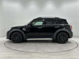 存在感のあるボディスタイルと高めのアイポイントが魅力のMINI クロスオーバー。街中ではスタイリッシュに、休日のお出かけではアクティブに。幅広いシーンで頼れる一台です。