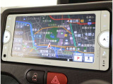 純正ナビを装備。タッチパネル式で使いやすく、お出かけもラクラクです。